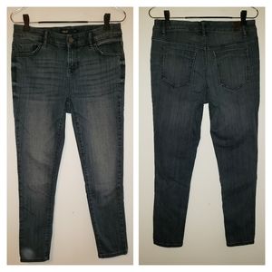 Simply Vera Vera Wang ankle jeans, size 6. Excellent pre owned condition.